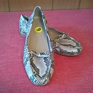 Easy Spirit Women's Snakeskin Loafers 9M